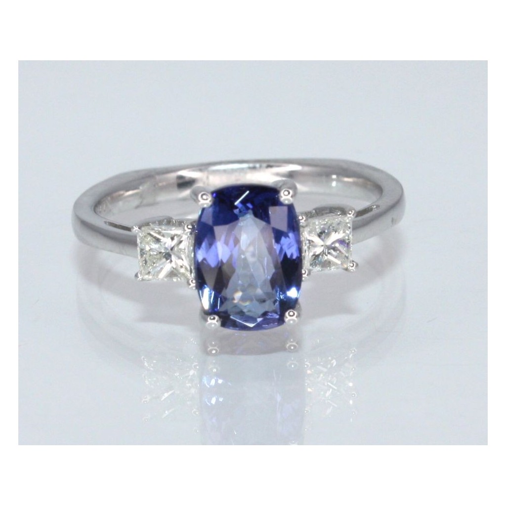 Tanzanite Diamond Ring with 2.34 Carats Tanzanite Diamond Ring with 2.34 Carats