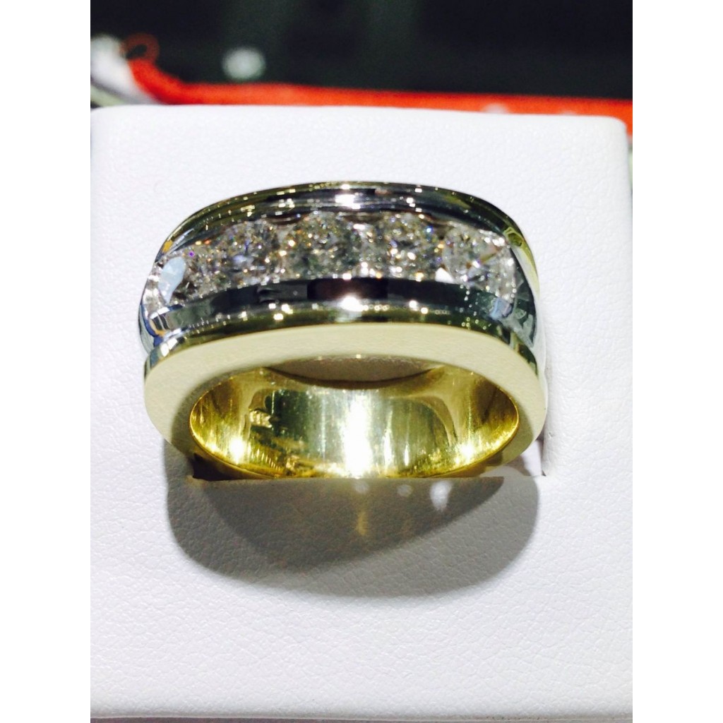 Two-Tone Diamond Ring with 2.00 Carar
