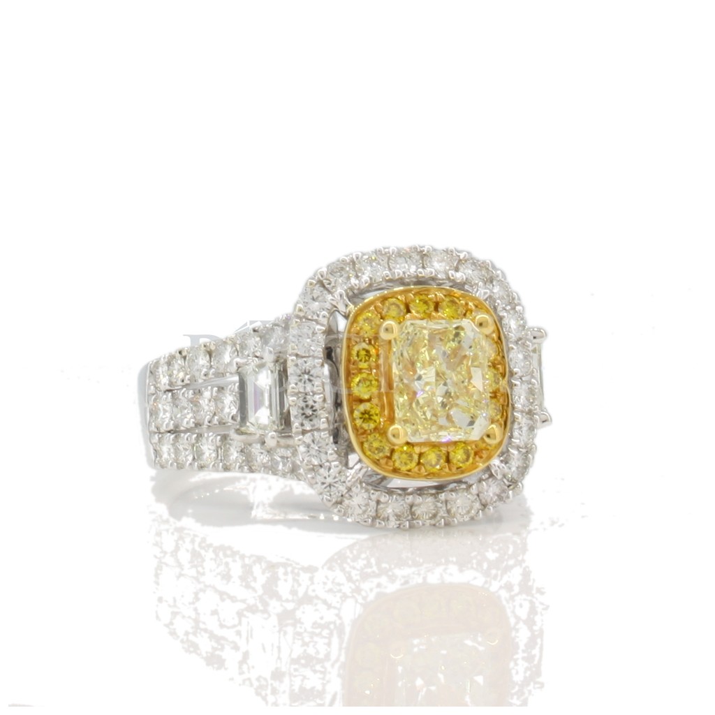 Yellow Diamond Ring with 2.55 Carats