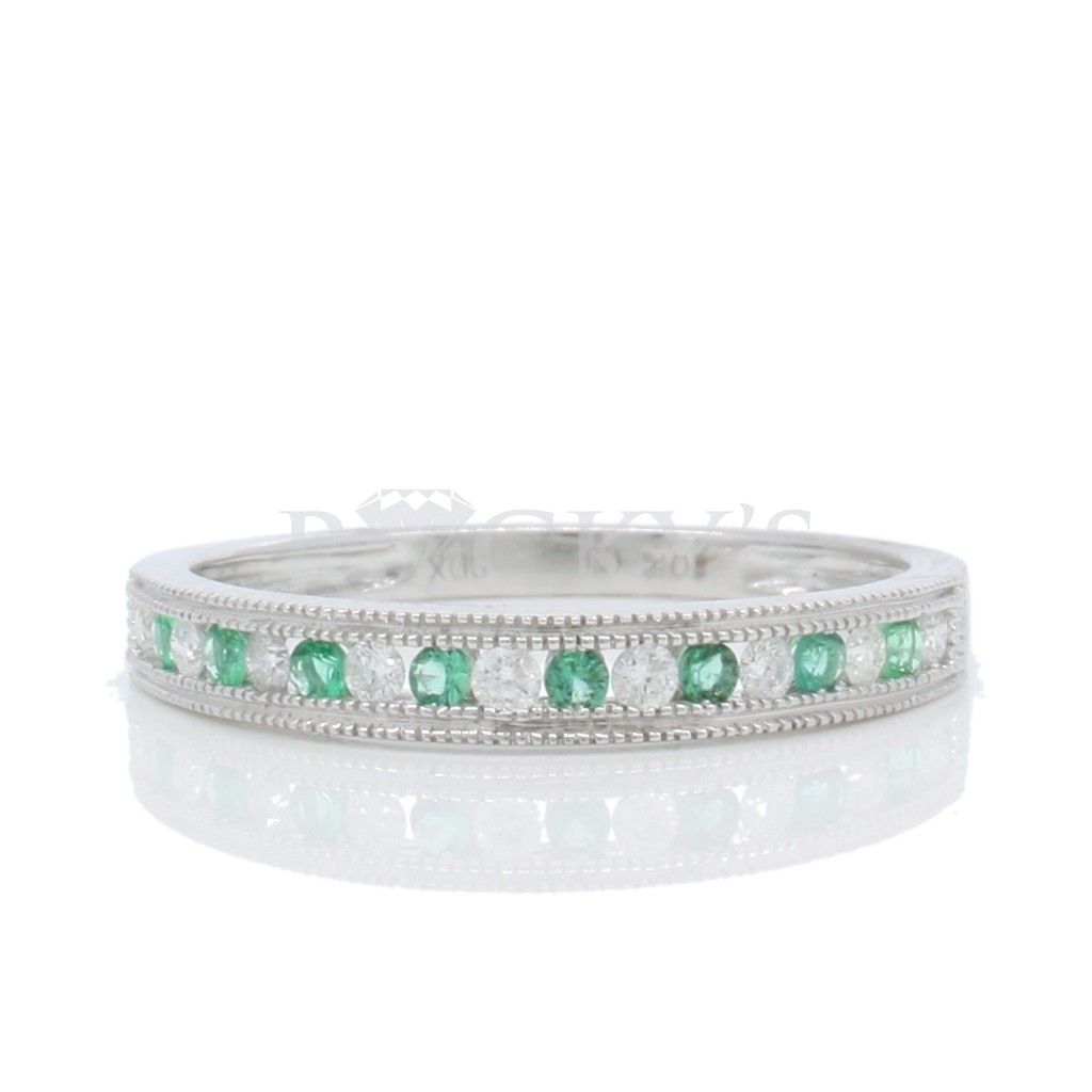 Emerald Diamond Ring with 0.24 Carats