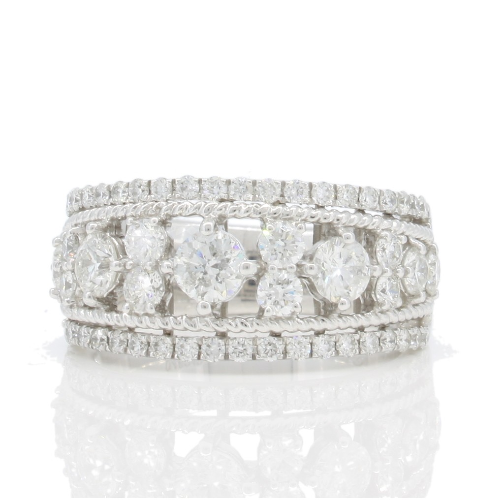 Diamond ring with 1.95 carats