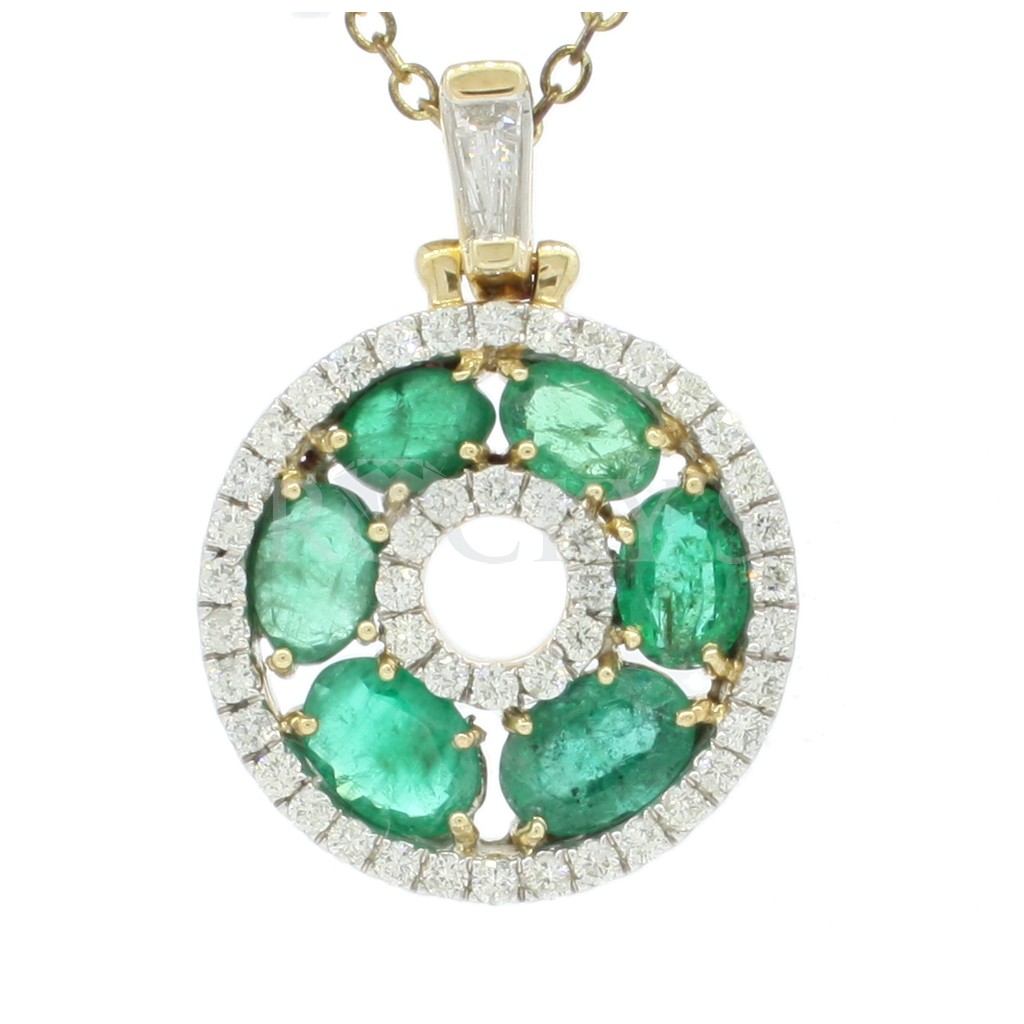 Emerald pendant with 3.67 carat.